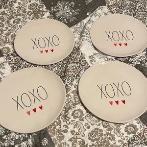 4 RaeDunn dinner plates, never used